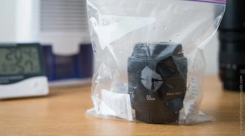 Removing fog from camera lens using silica gel in sealed bag